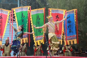 此次马来西亚文化之旅，中脉为400多家人每人准备了一张分享卡，旅游结束后，分享卡上写满了家人的感恩、感谢和感激，这是一次充满开心、欢乐、尊崇和荣耀的旅行，同时也是中脉实力的见证，更让家人们看到了中脉深厚的文化内涵和榜样的力量。中脉2012马来西亚文化之旅圆满成功，家人们对中脉更加有了信心，中脉的凝聚力空前高涨。