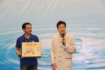 此次马来西亚文化之旅，中脉为400多家人每人准备了一张分享卡，旅游结束后，分享卡上写满了家人的感恩、感谢和感激，这是一次充满开心、欢乐、尊崇和荣耀的旅行，同时也是中脉实力的见证，更让家人们看到了中脉深厚的文化内涵和榜样的力量。中脉2012马来西亚文化之旅圆满成功，家人们对中脉更加有了信心，中脉的凝聚力空前高涨。
