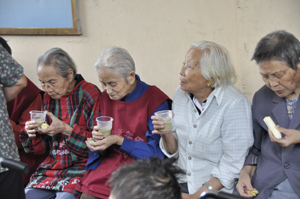 2011年9月10日，在浙江省莫干山老年乐园，南京中脉科技发展有限公司发起了一场以“孝爱同行 情暖中秋”为主题的爱心活动。