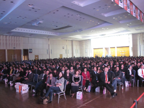 2011年4月10日下午，中脉科技全国市场业务峰会在南京国展中心成功落幕。一场健康思想盛宴和产品信息大餐让与会近3000名经销商收获良多。峰会总结过去，激励未来，传播健康理念，发布最新