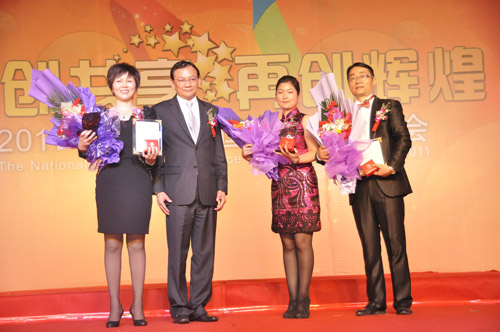 2011年4月10日下午，中脉科技全国市场业务峰会在南京国展中心成功落幕。一场健康思想盛宴和产品信息大餐让与会近3000名经销商收获良多。峰会总结过去，激励未来，传播健康理念，发布最新