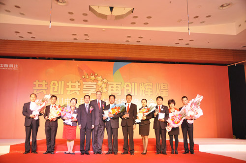 2011年4月10日下午，中脉科技全国市场业务峰会在南京国展中心成功落幕。一场健康思想盛宴和产品信息大餐让与会近3000名经销商收获良多。峰会总结过去，激励未来，传播健康理念，发布最新