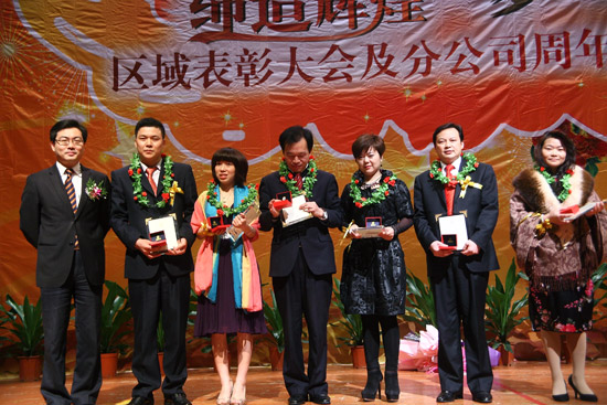 2011年1月9日，静谧幽香的广州珠江宾馆里平添了浓浓的欢乐气息，中脉科技华南区域表彰大会在这个雅致的园林胜地隆重召开。500多名中脉家人欢聚一堂，品读2010，见证创业辉煌；畅想2011，勾画成功梦想。