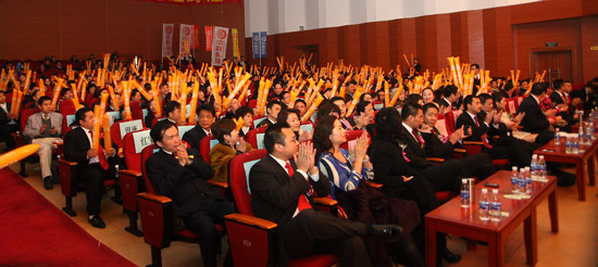 2011年1月9日，静谧幽香的广州珠江宾馆里平添了浓浓的欢乐气息，中脉科技华南区域表彰大会在这个雅致的园林胜地隆重召开。500多名中脉家人欢聚一堂，品读2010，见证创业辉煌；畅想2011，勾画成功梦想。