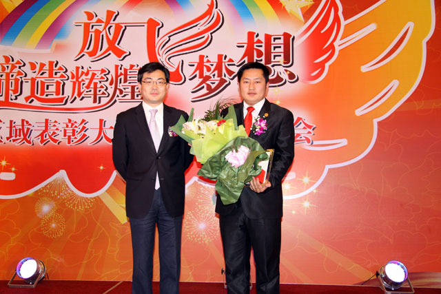 在浙江省人民大会堂，中脉国际副董事长周希俭、中脉科技中国区副总裁李达兵出席大会。中脉道和系统全球策略委员郑联军、张国平、周健、袁建国，中国区策略委员陆敏，以及来自华东区域