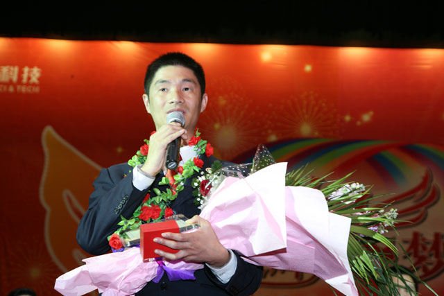 在浙江省人民大会堂，中脉国际副董事长周希俭、中脉科技中国区副总裁李达兵出席大会。中脉道和系统全球策略委员郑联军、张国平、周健、袁建国，中国区策略委员陆敏，以及来自华东区域
