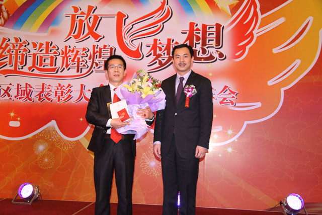 在浙江省人民大会堂，中脉国际副董事长周希俭、中脉科技中国区副总裁李达兵出席大会。中脉道和系统全球策略委员郑联军、张国平、周健、袁建国，中国区策略委员陆敏，以及来自华东区域