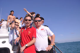 11月26日，“2010中脉普吉旅游奖励活动”在满载的欢笑中画上了圆满的句号。五天三夜的尊荣之旅，让中脉优秀经销商满满的感受了泰国普吉岛的人文风情，丰富了自己的人生体验，更增添了对中脉直销事业的热爱。许多参游的家人都激动而又不无自豪的说：“公司这次组织的海外游让我们享受了最大的荣耀，感受到了最无微不至的关怀。冲击下年度的业绩目标我们很有信心。下