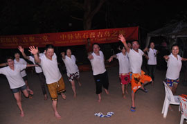11月26日，“2010中脉普吉旅游奖励活动”在满载的欢笑中画上了圆满的句号。五天三夜的尊荣之旅，让中脉优秀经销商满满的感受了泰国普吉岛的人文风情，丰富了自己的人生体验，更增添了对中脉直销事业的热爱。许多参游的家人都激动而又不无自豪的说：“公司这次组织的海外游让我们享受了最大的荣耀，感受到了最无微不至的关怀。冲击下年度的业绩目标我们很有信心。下