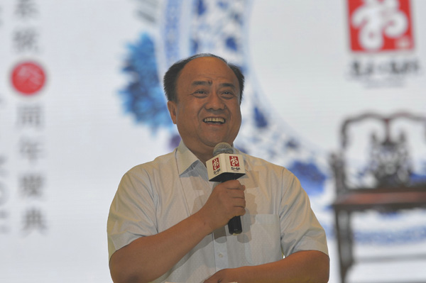 “各位中脉的朋友们，大家早上好！Good morning！我做了几十年外交工作，这是第一次在下午问候早上好！中脉是我所见过的最富激情的一群人！”开场第一句话，中国老龄事业国际发展基金管理委员会执行主任李树春就让全场中脉家人感到无比亲切。