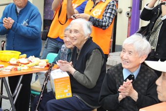 10月29日，全国孝德关爱工程第一场活动在宁波白鹤福利院举行。