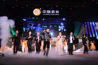 2012年11月10日，南京奥体中心，中脉科技三周年辉煌盛典在此隆重举办，中脉集团董事局主席王尤山、中脉国际副董事长周希俭、中脉科技中国区总裁张琦等公司高管出席并发表精彩绝伦的演讲