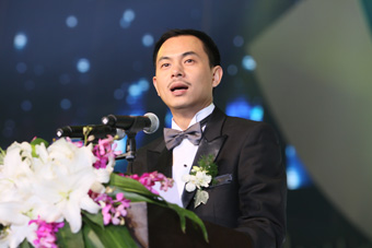 2012年11月10日，南京奥体中心，中脉科技三周年辉煌盛典在此隆重举办，中脉集团董事局主席王尤山、中脉国际副董事长周希俭、中脉科技中国区总裁张琦等公司高管出席并发表精彩绝伦的演讲