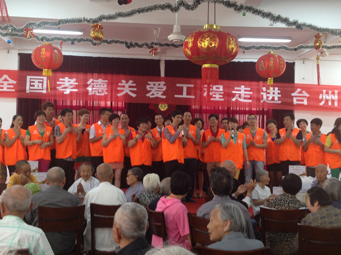6月10日，适逢端午佳节到来之际，中脉科技宁波分公司组织公司员工及当地经销商一行50多人，来到台州市椒江区社会福利院，为这里的孤寡老人们送去了节日祝福和来自中脉的爱心与关怀。此次活动不仅得到了当地政府和相关领导的热心支持，同时也得到了钱江晚报、宁波电视台等新闻媒体的关注与报道。