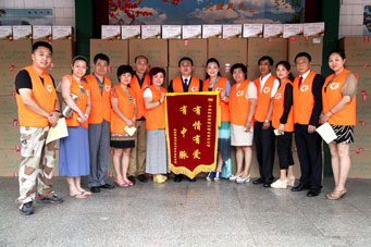 7月23日，中脉科技北京分公司组织公司员工和当地经销商，一行40余人来到了北京市通州区马驹桥镇敬老院，为这里的孤寡老人们送去了炎炎夏日的关怀与问候。