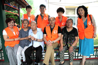 7月23日，中脉科技北京分公司组织公司员工和当地经销商，一行40余人来到了北京市通州区马驹桥镇敬老院，为这里的孤寡老人们送去了炎炎夏日的关怀与问候。