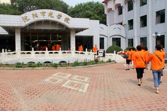 6月21日，中脉科技沈阳分公司员工和当地经销商约30余人来到沈阳市养老院光荣院参加了“中脉孝德行”活动。旨在充分践行“孝德”文化，关心、关爱老人们的身心健康，以此带动全社会去关注老年人问题。
