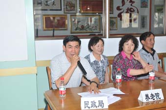 6月22日，大连市西岗区老年社会福利院一派热闹氛围，西岗区政府、区民政局、区慈善总会等机构领导与中脉科技的高管、员工、经销商们济济一堂，共同见证“中脉科技助老助残慈善基金”的签字仪式。