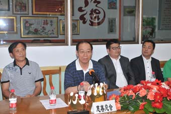 6月22日，大连市西岗区老年社会福利院一派热闹氛围，西岗区政府、区民政局、区慈善总会等机构领导与中脉科技的高管、员工、经销商们济济一堂，共同见证“中脉科技助老助残慈善基金”的签字仪式。