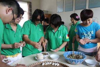 2012年6月21日，中脉杭州分公司与义乌当地经销商共30余人来到义乌市稠城镇城西敬老院参加了中脉“孝德行”系列活动杭州站第二次活动。