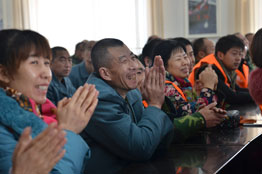 2013年12月13日，在中脉科技陕西分公司的组织下，公司员工及经销商一行数十人，来到位于延安市宝塔区的延安社会福利院，为安居在这里的老人、病人送上来自中脉的慰问。